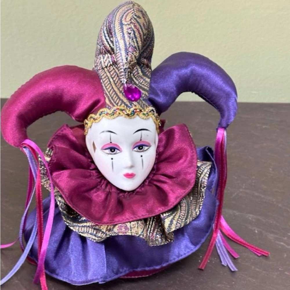 Jester music box